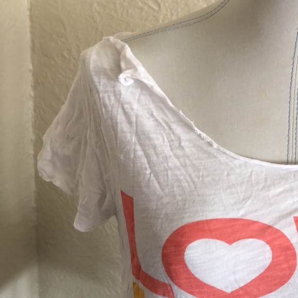 Chaser White Coral Yellow Blue Love Rainbow Hearts T-Shirt Small - Picture 3 of 12